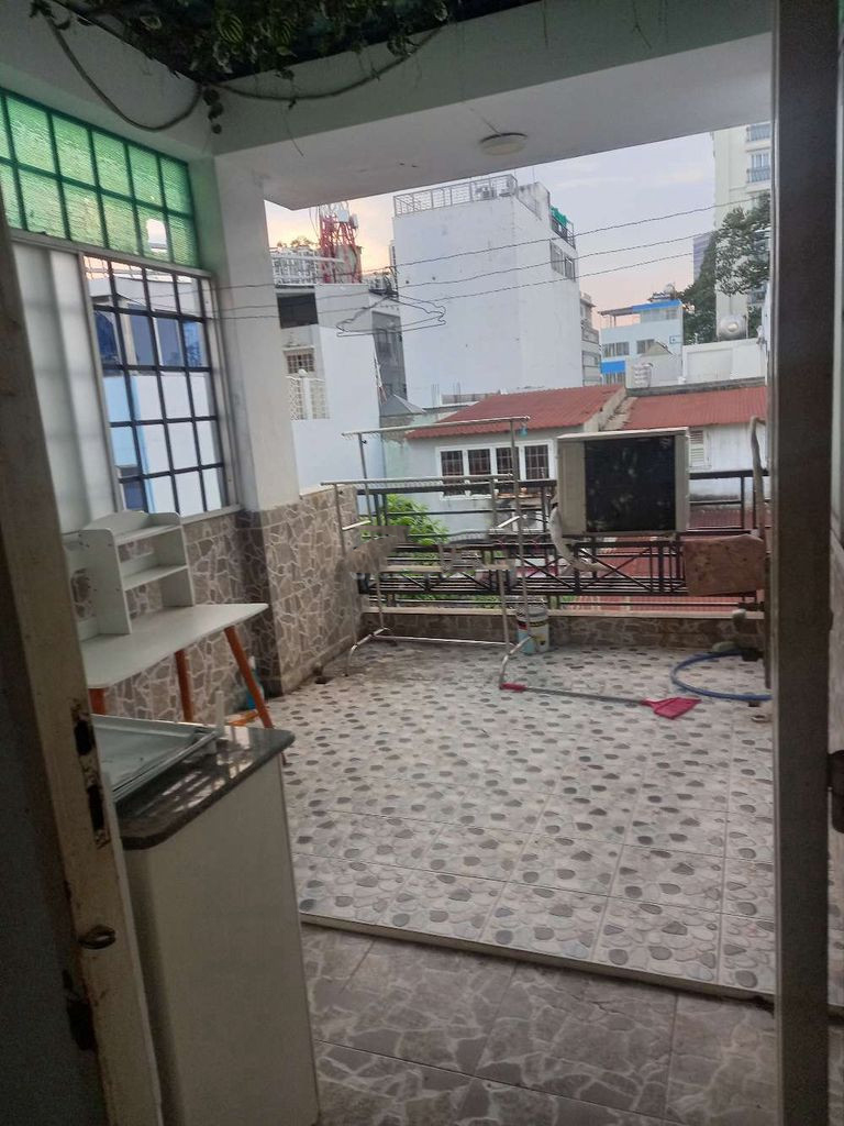 Cho thuê nhà MT đường số 4 Cư Xá Đô Thành P4,Q3.